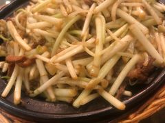 百芹炒肉丝-八张桌子(老店)