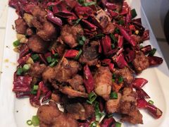 -阿瓦山寨·湘菜现炒·剁椒鱼头王(咸阳总店)