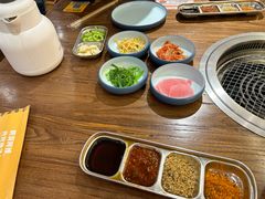 -明洞阿姨·韩式酱蟹烤肉·创意料理(三元桥店)