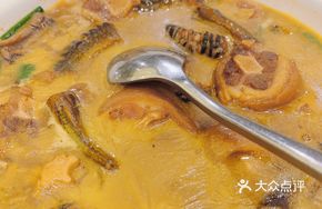 Pork Trotter and Eel Stir-fry