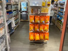 -名创优品(机场路百信广场店)
