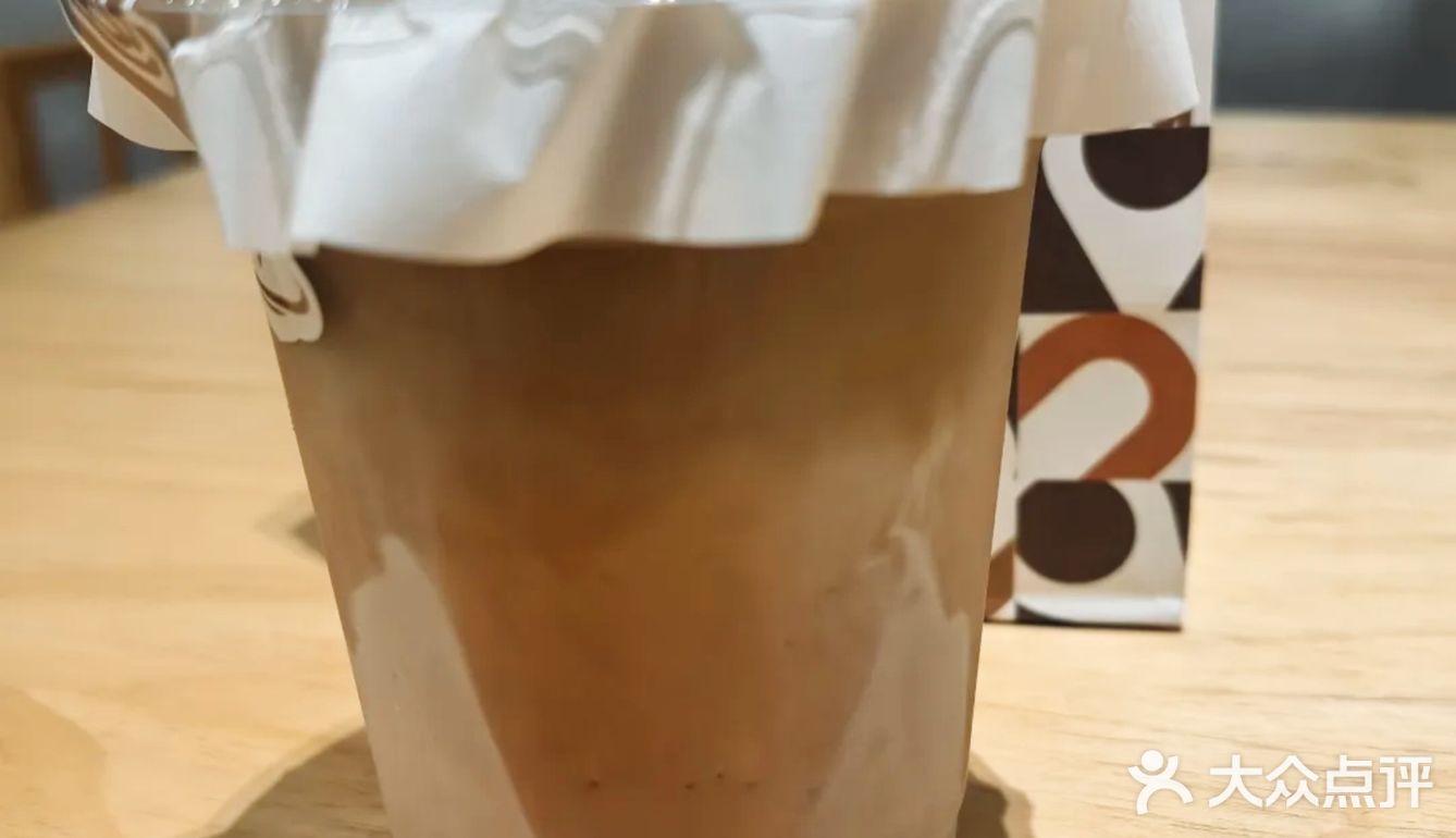 夏天的一杯冰爽咖啡