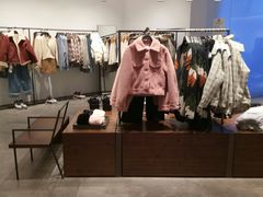 -URBAN REVIVO(上海中庚漫游城店)