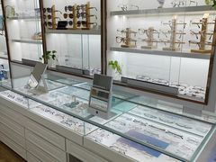-翰佐蔡司小乐圆·依视路星趣控·暴龙眼镜折扣店