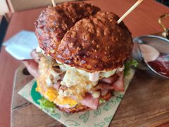 双蛋指椒牛肉汉堡-魏斯理汉堡(西安沣东吾悦店)
