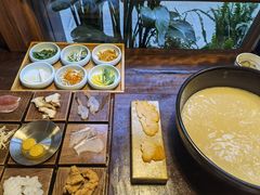 -银米·云南传统过桥米线(双廊黑金冠店)