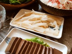 -三人行·骨头王火锅(浙江路店)