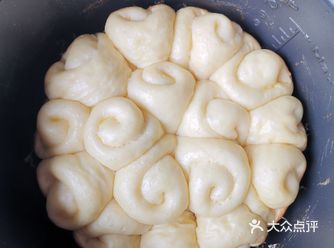 今天心血来潮想吃手撕面包，又不想出门，干脆自己来做