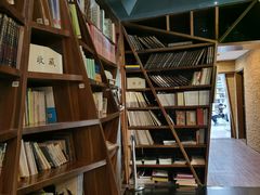 -钟书阁(松江泰晤士小镇店)