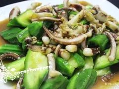 丝瓜炒鲜鱿-源海渔村·现捞海鲜(大角湾店)
