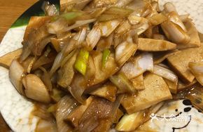 Stir-Fried Tofu Skin with Green Onion