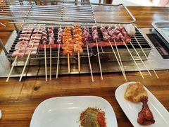 -哈尔滨小酒馆·鲜肉现穿自助烧烤(康新花园店)