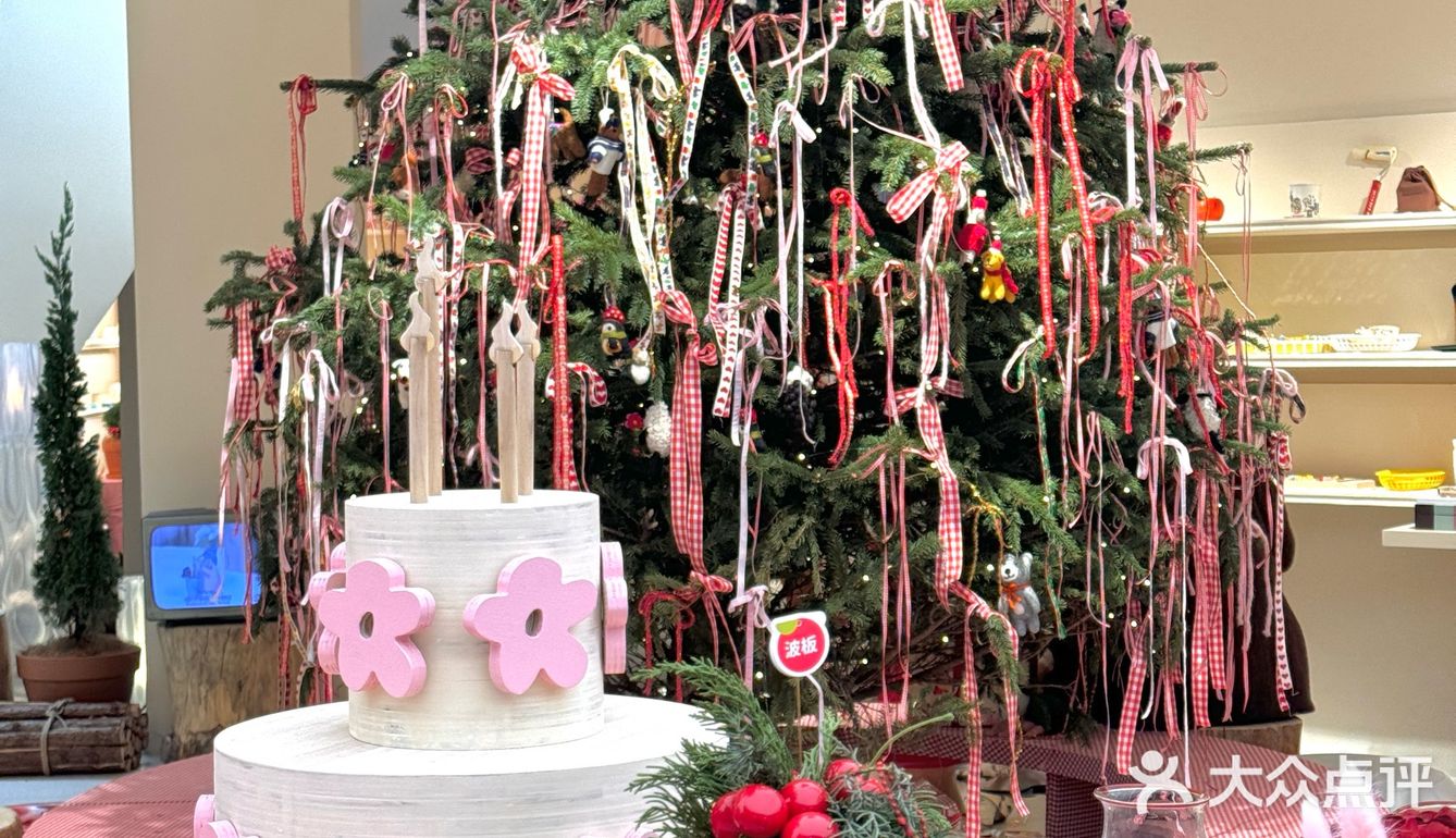 上海圣诞季🎄蝴蝶结圣诞树咖啡店✔️