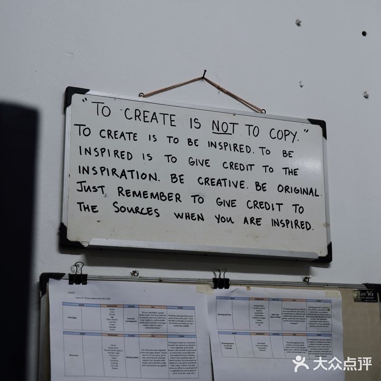 搭配煎蛋造型的迷迭香和芒果酱 萌!