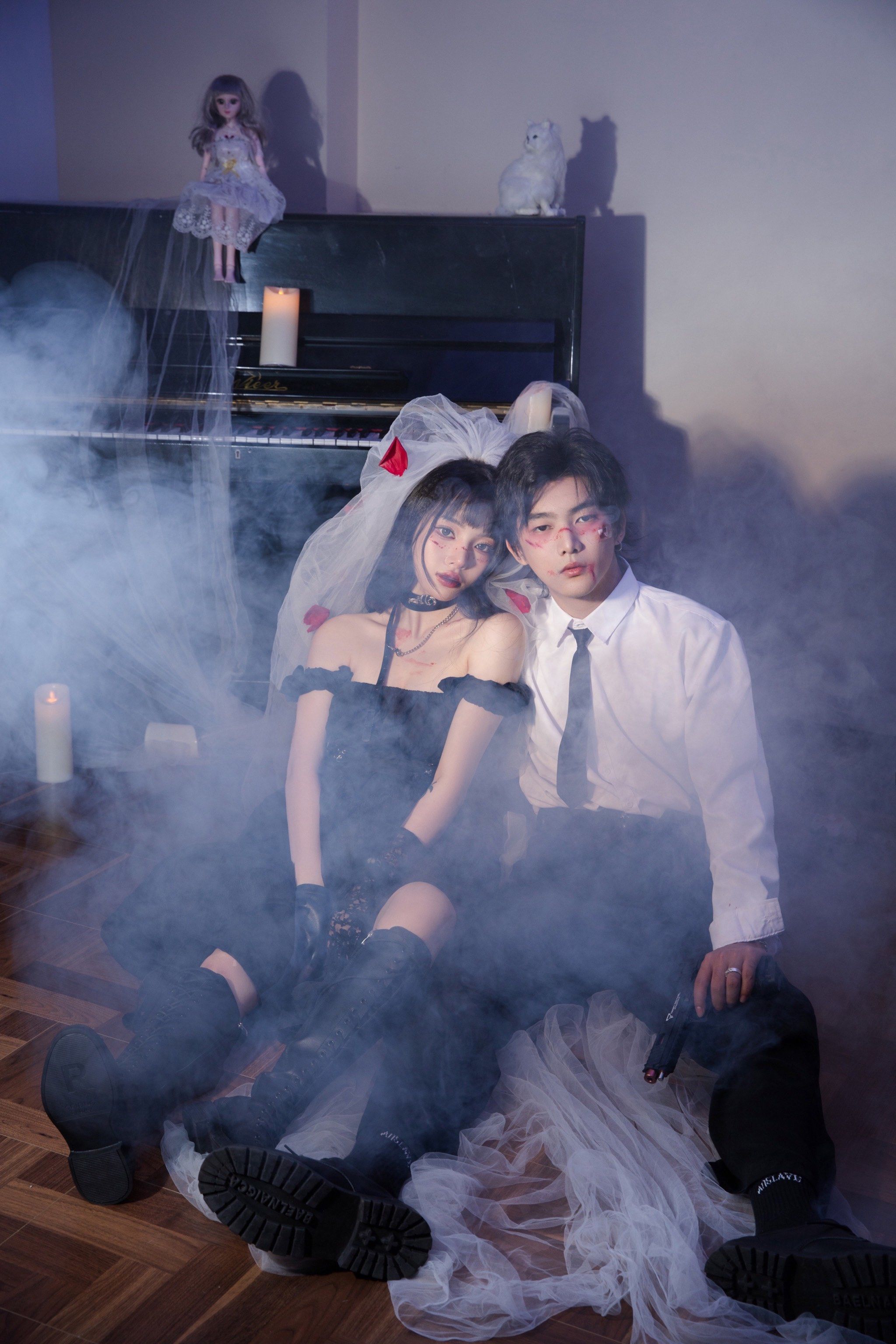 "史密斯夫妇" 个性十足 暗黑风情侣写真