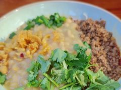 -爆炸头阿姨小四川正宗川味小吃(无任何分店)