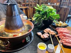 -果松木炭酸菜铜火锅·外婆参鸡汤