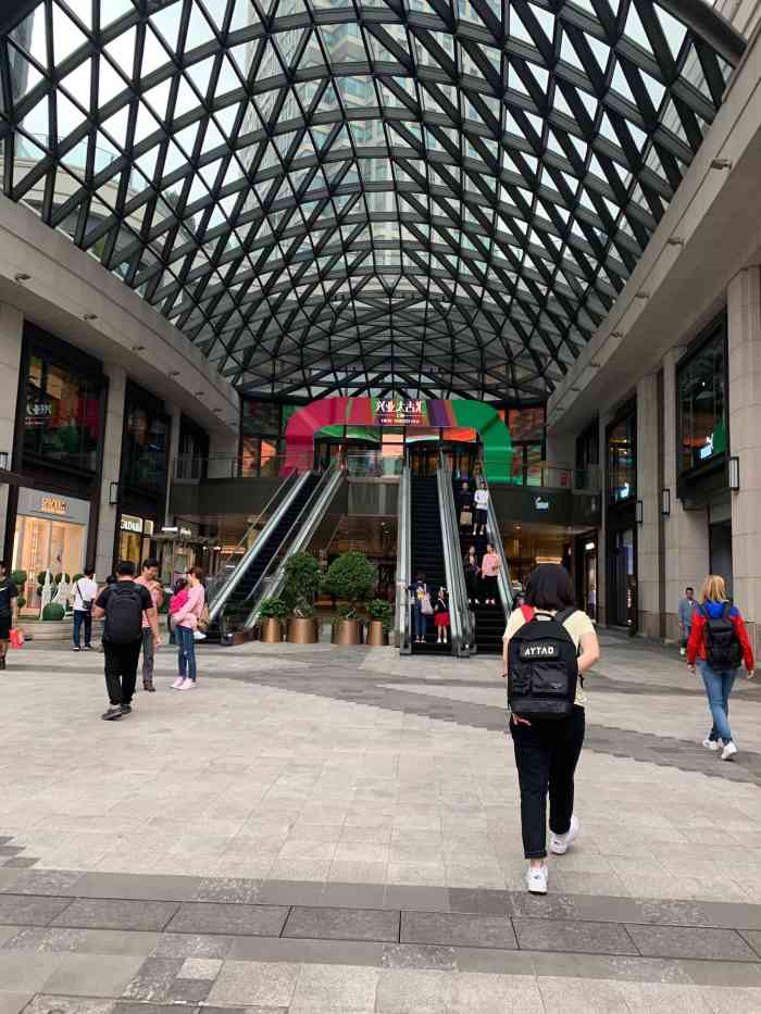 兴业太古汇停车场
