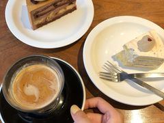 Flat&nbsp;white-black rainbow coffee