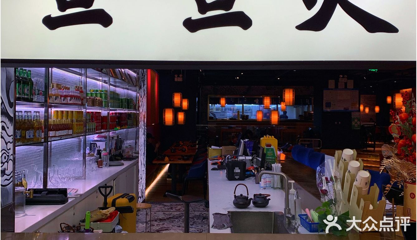 撚手特色粤菜强劲火候啫啫煲丨专门店喳喳煲