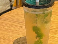 -星巴克臻选(上海合生汇1F店)
