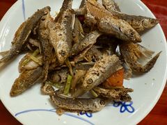 干炸小鱼-芦茨金富饭庄·25年老字号·专做稻草鸡