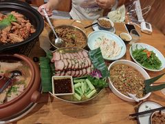 -老滇山寨•云南特色菜•地方菜•民族风情歌舞表演(金碧店)