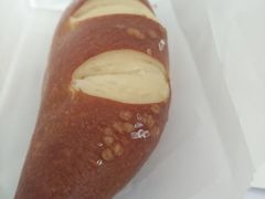 经典德国碱水面包-啊噗吐呦现场烘焙(麦凯乐店)