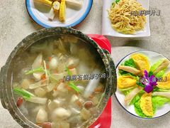 -墨脱石锅椰子鸡•香草鸭•东山羊(大东海店)