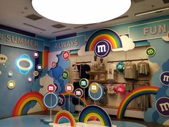 -m豆巧克力世界(上海世茂广场店)