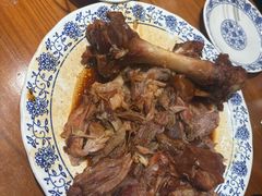 -老天桥酱肉烧饼夹肘子(天桥店)