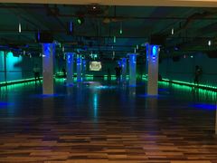 -奔马滚轴溜冰场