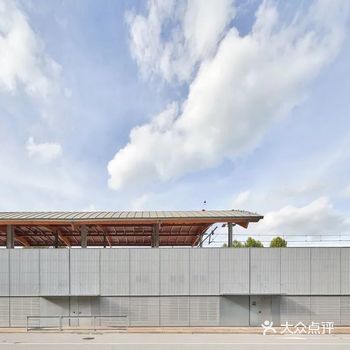 Monistrol-Vila站办公室立面改造与室内设计