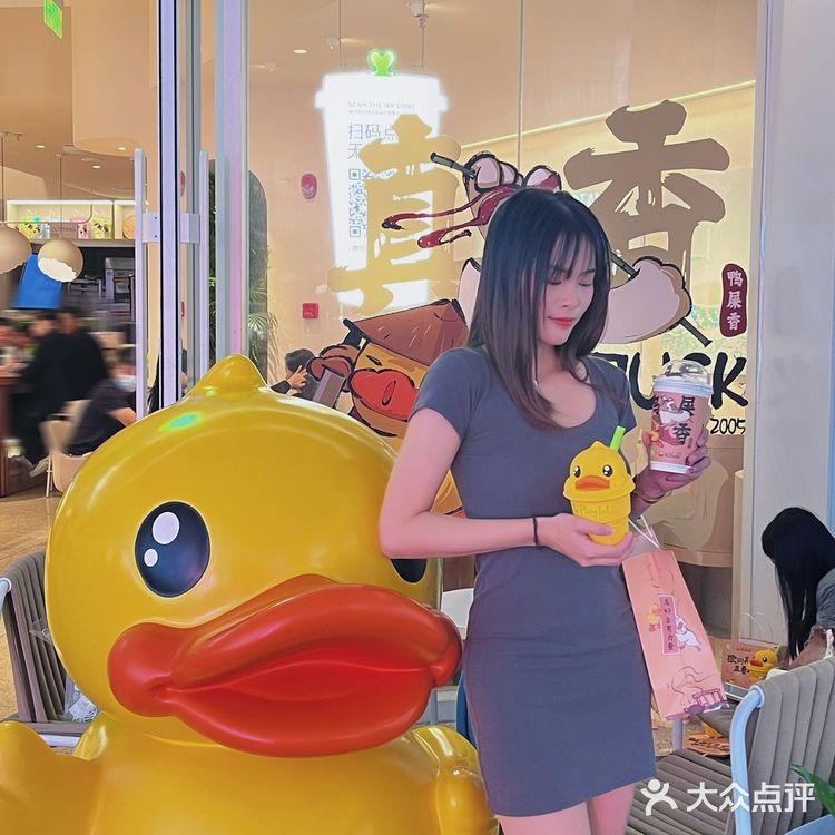 都给我冲奈雪新品‼️小黄鸭联名好喝&可爱