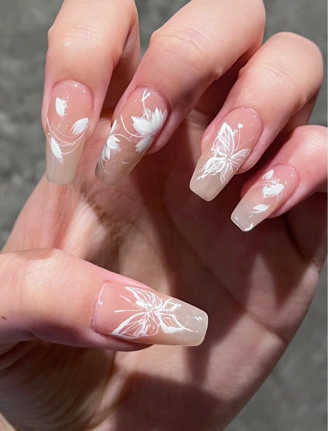 招财的蝴蝶美甲