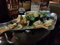 冬阴功筒骨汤底-金厨泰国餐厅·全泰籍厨师料理(拱北店)