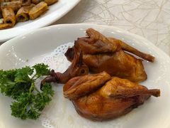石岐乳鸽-轩记海鲜餐厅·四十五年老字号·经典粤菜(西区彩虹店)