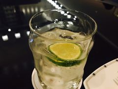 -百灵希尔顿逸林酒店大堂吧