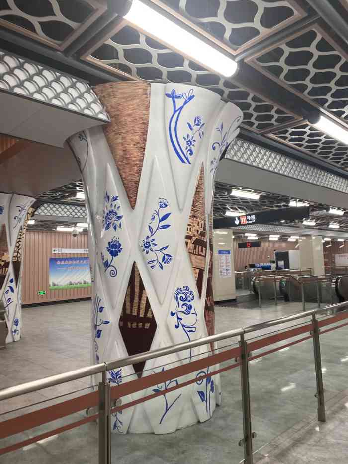 蟠龙路(地铁站)-"99上海市青浦区0117号蟠龙路地铁站.