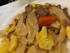 紫萝炒牛肉-文记壹心鸡(宝华路店)