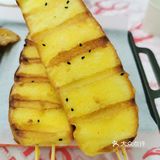 位置是在伍家岭北君悦香邸的外街，里面外面都有座椅