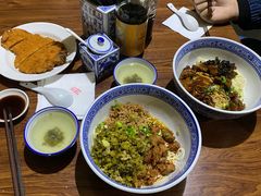 辣肉面加雪菜和毛豆-沪西老弄堂面馆(定西路店)