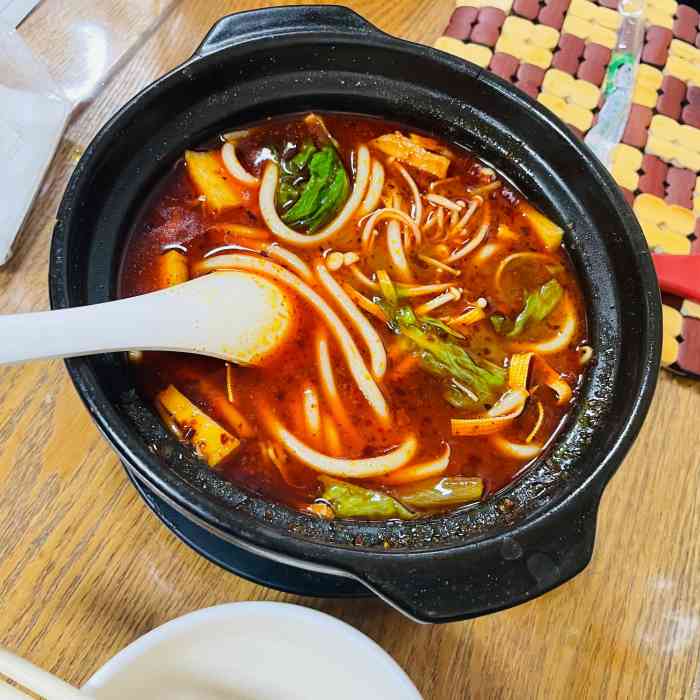 环境挺好的不错老板娘也很热情菜品也很齐全各种面米