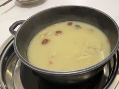 -汤宴·参须肚包鸡(南京路店)