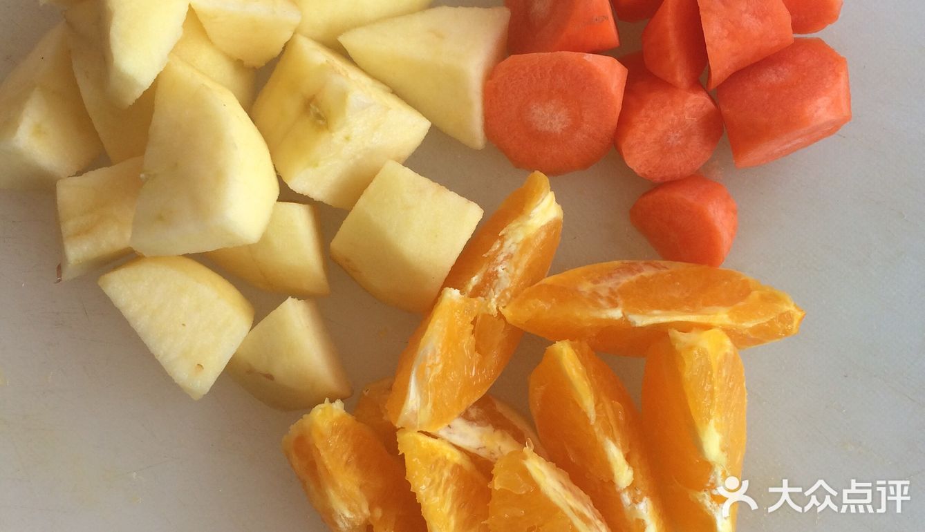 橙子苹果胡萝卜果蔬汁