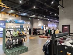 -adidas(滔搏朝阳大悦城店)