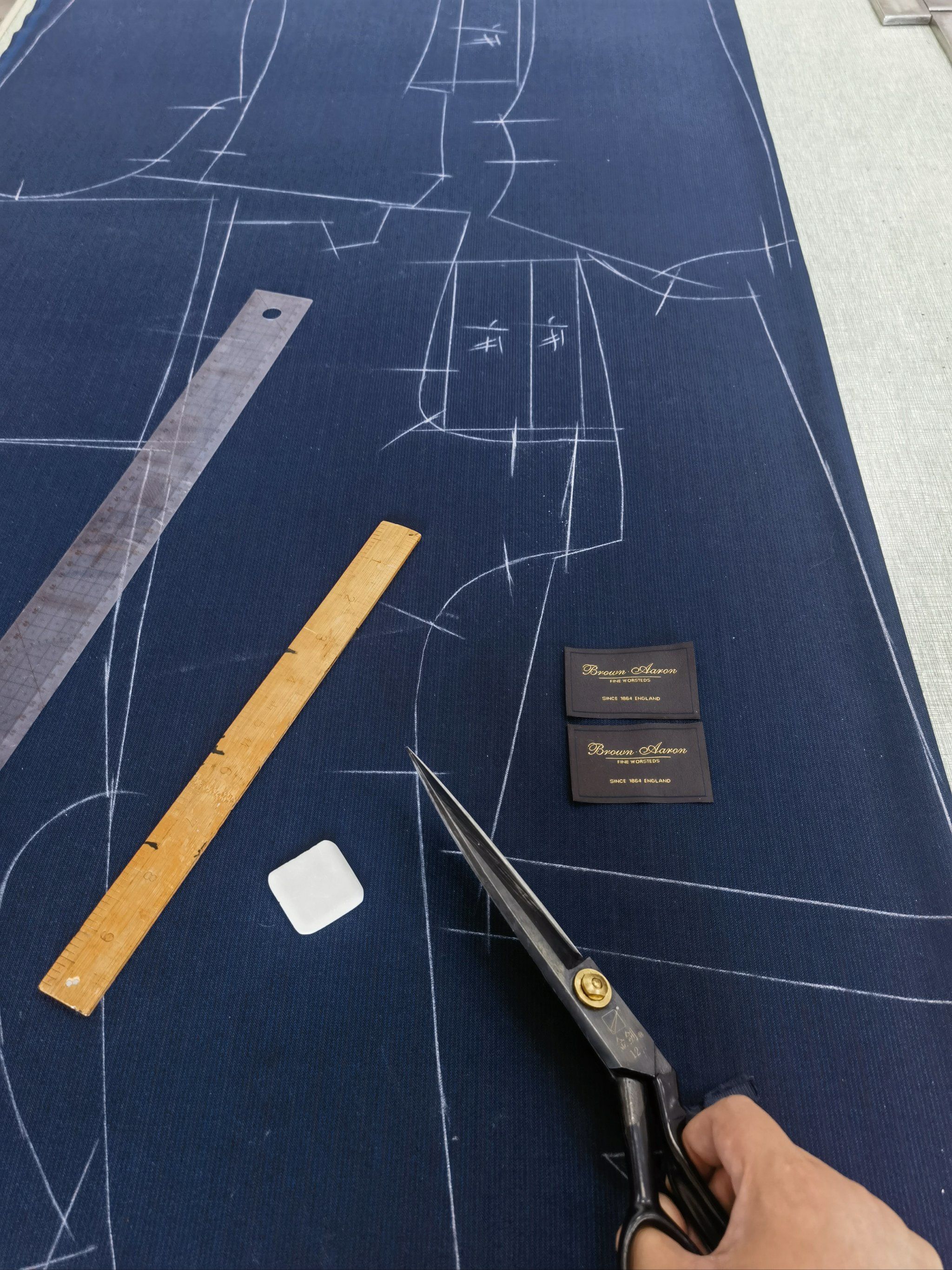 现场裁剪制作,看得见的"量体裁衣"