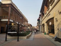 -王府井奥莱临潼小镇(临潼店)
