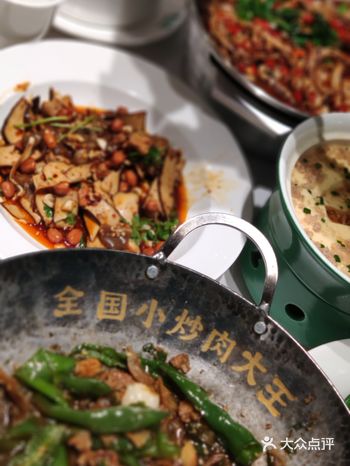坐好开始点菜:辣椒炒肉:必点菜