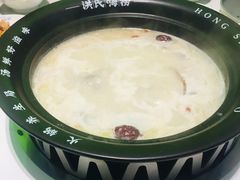 -洪氏嗨捞·广东猪肚鸡·椰子鸡火锅(西咸万象城店)